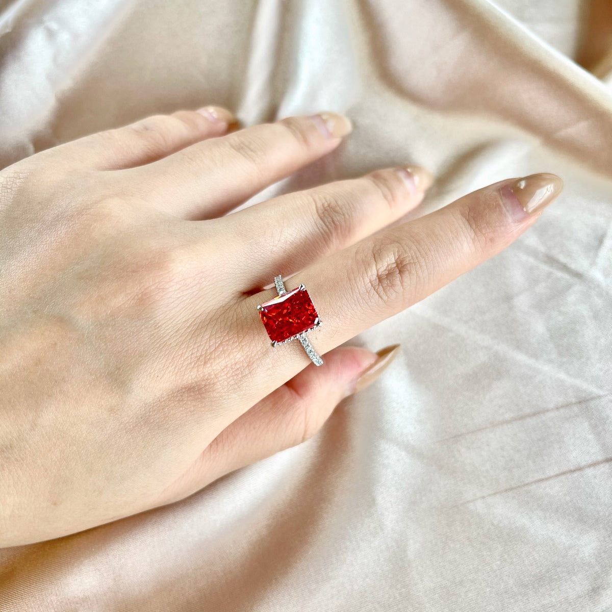 [Lumi Jewels]4.0 Carat Luxurious Engagement Ring