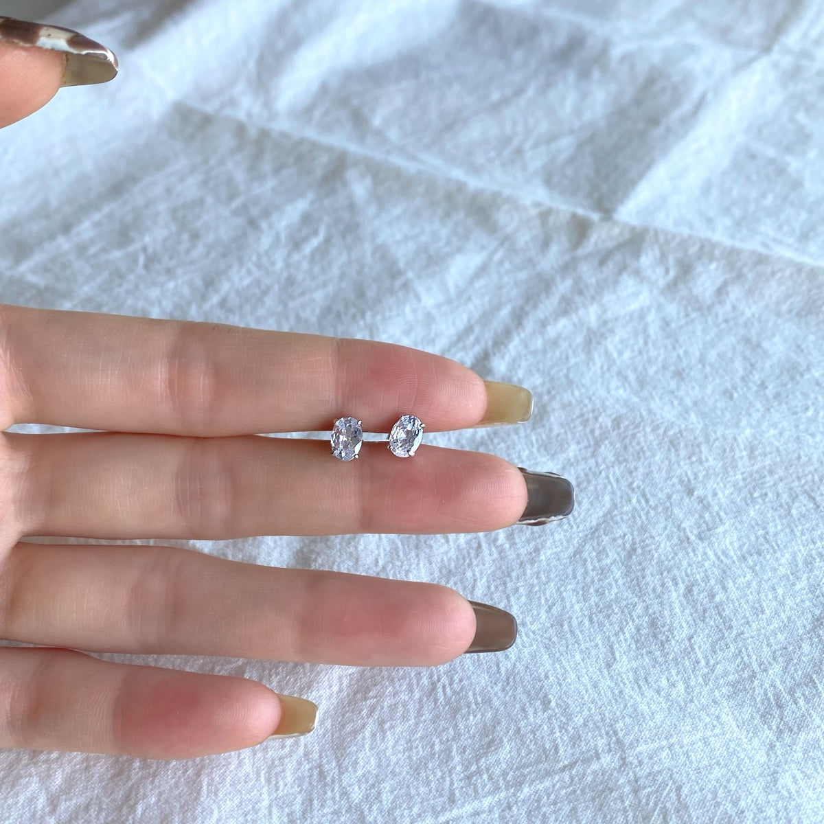 [Lumi Jewels]Oval Classic Dignified Elegant Earrings