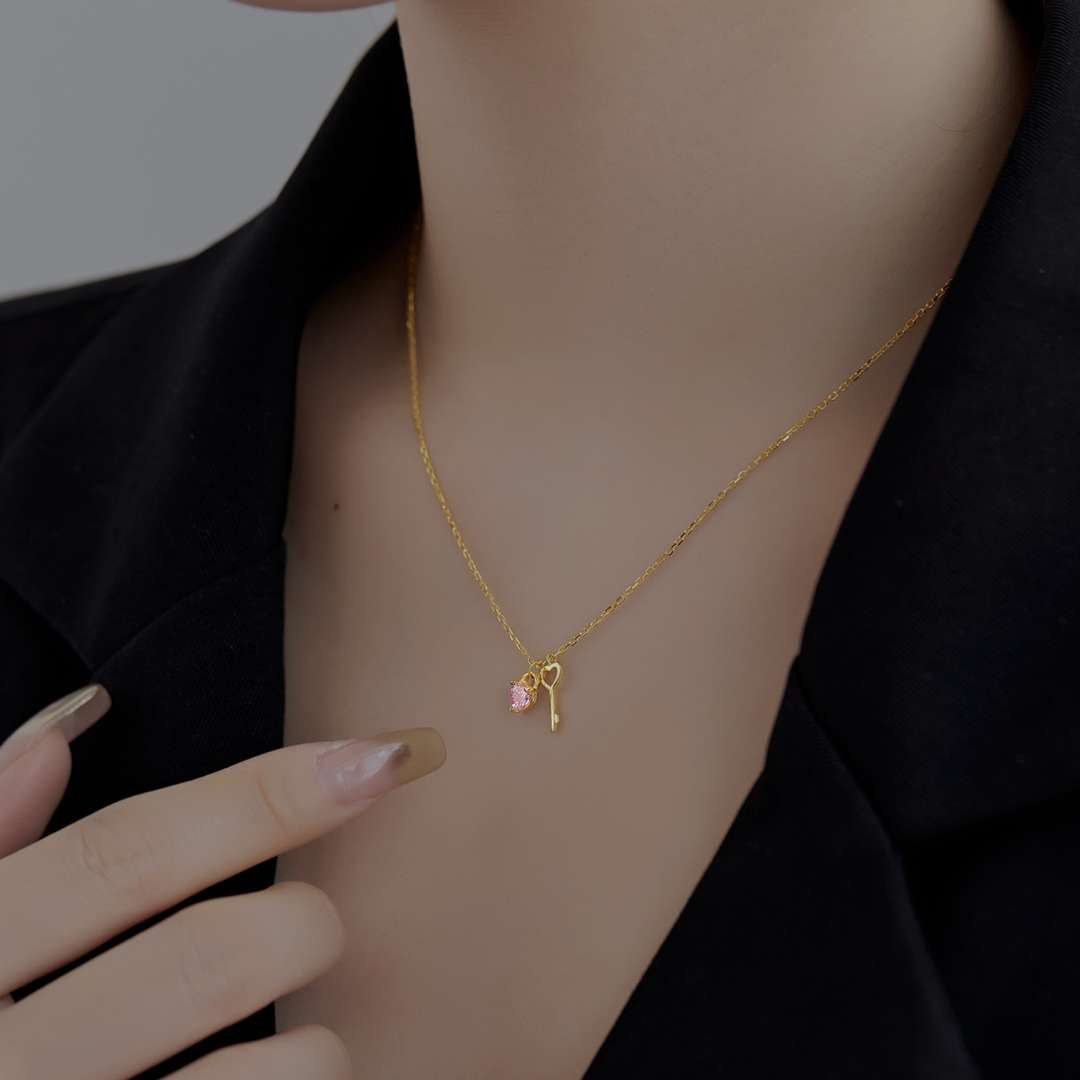 [Lumi Jewels]Unique Heart Shape Key Pendent Necklace