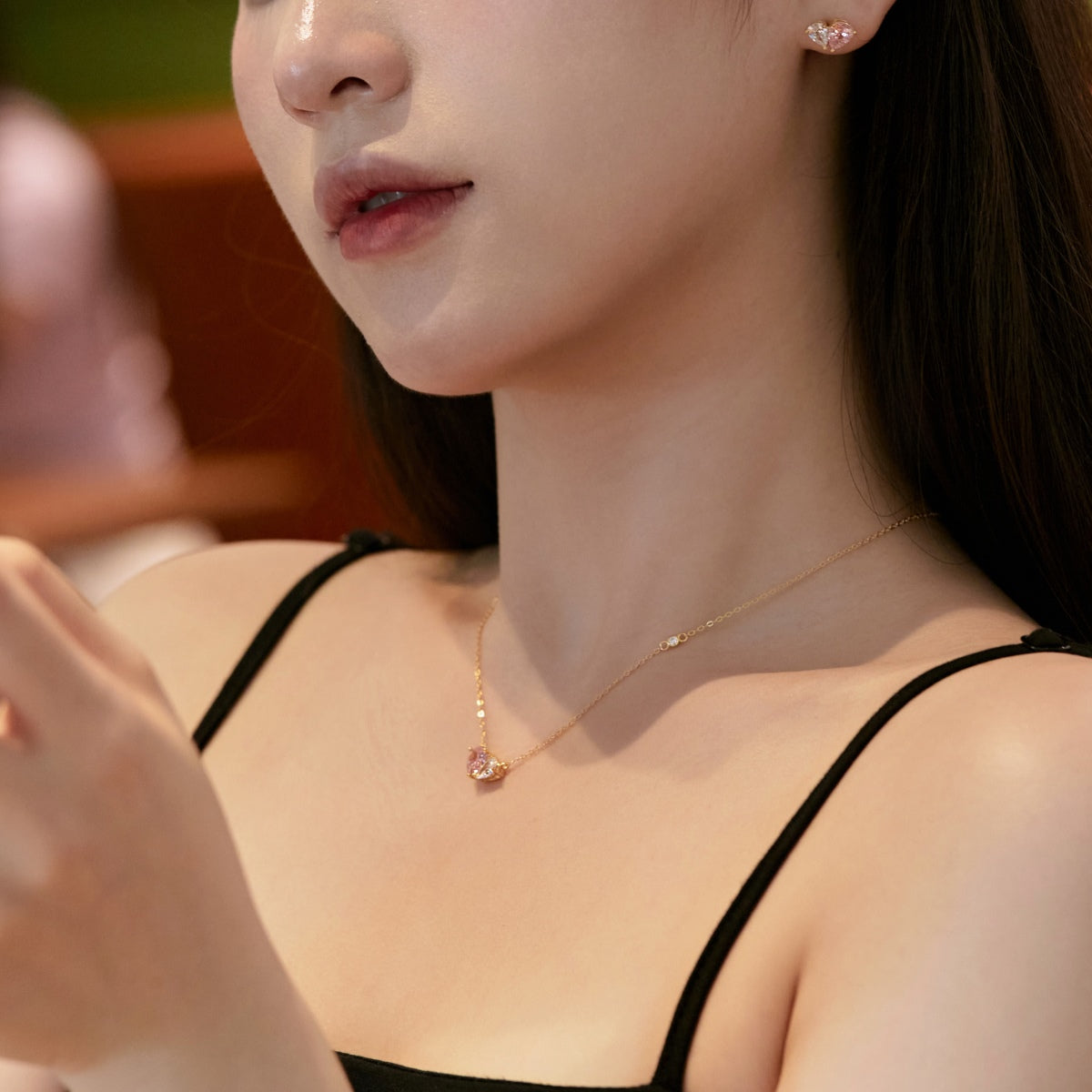 [Lumi Jewels]Dazzling Elegant Heart Cut Lover Earrings