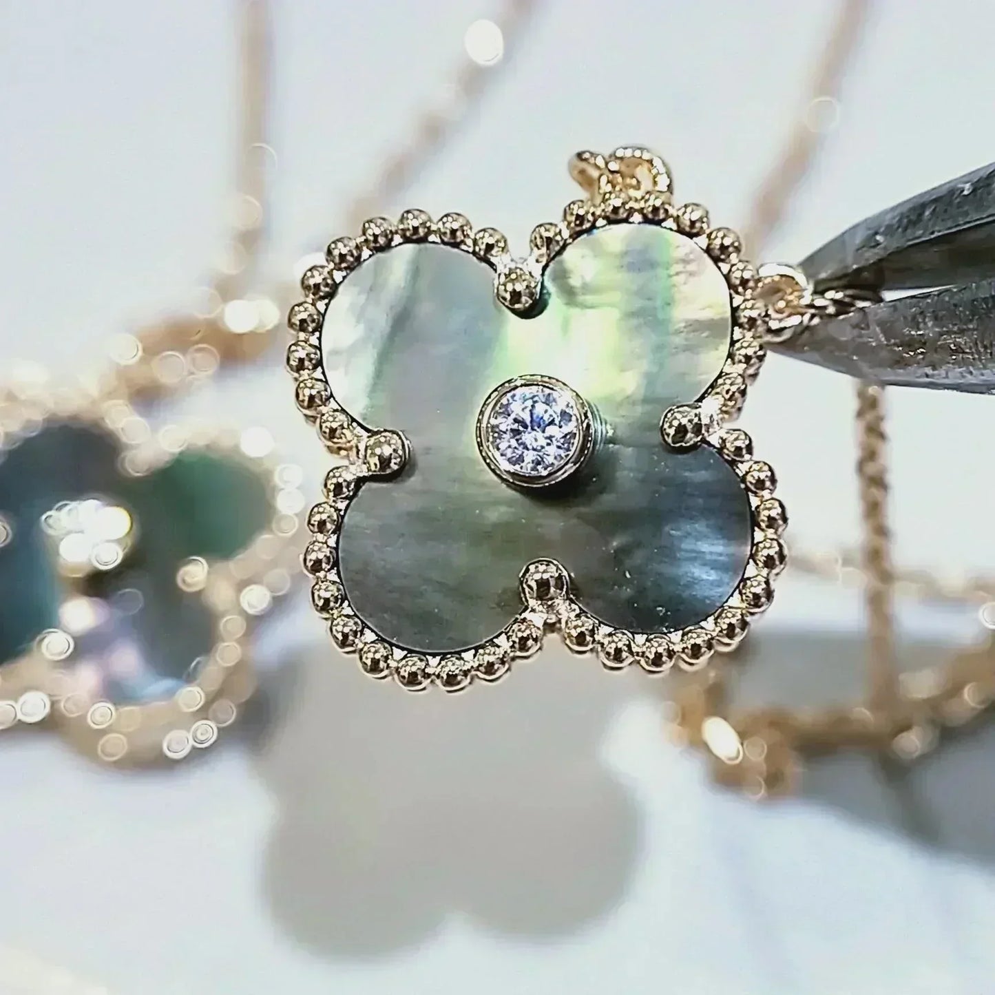[Lumi Jewels]CLOVER 15MM DIAMOND AND MOTHER-OF-GREY NECKLACE