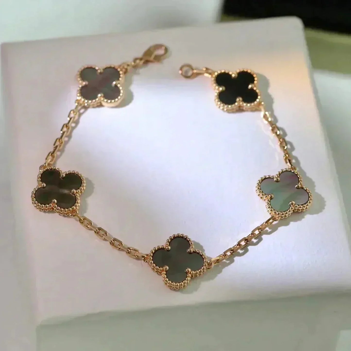 [Lumi Jewels]CLOVER 5 MOTIF GRAY MOP  BRACELET