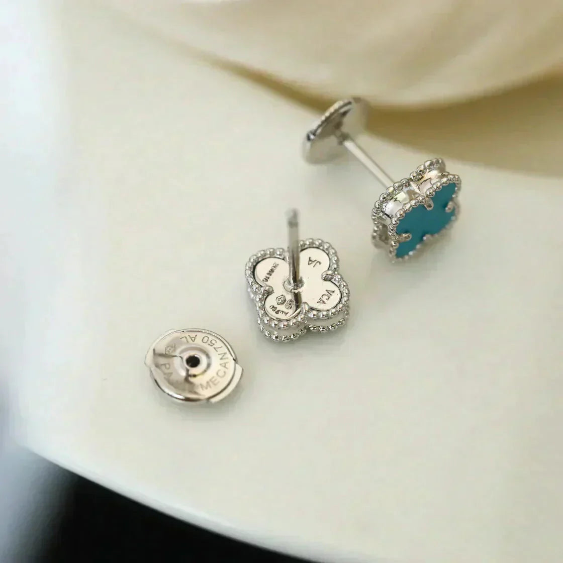 [Lumi Jewels]CLOVER MINI 9.5MM ONYX STUD EARRINGS SILVER