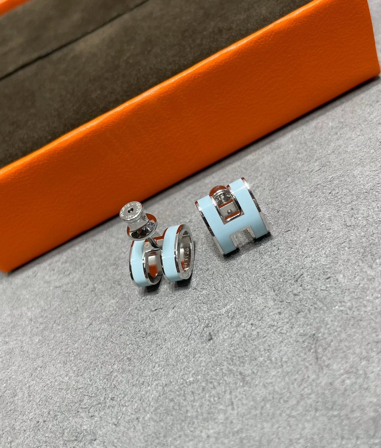 [Lumi Jewels]POP H SKY BLUE STUD EARRINGS