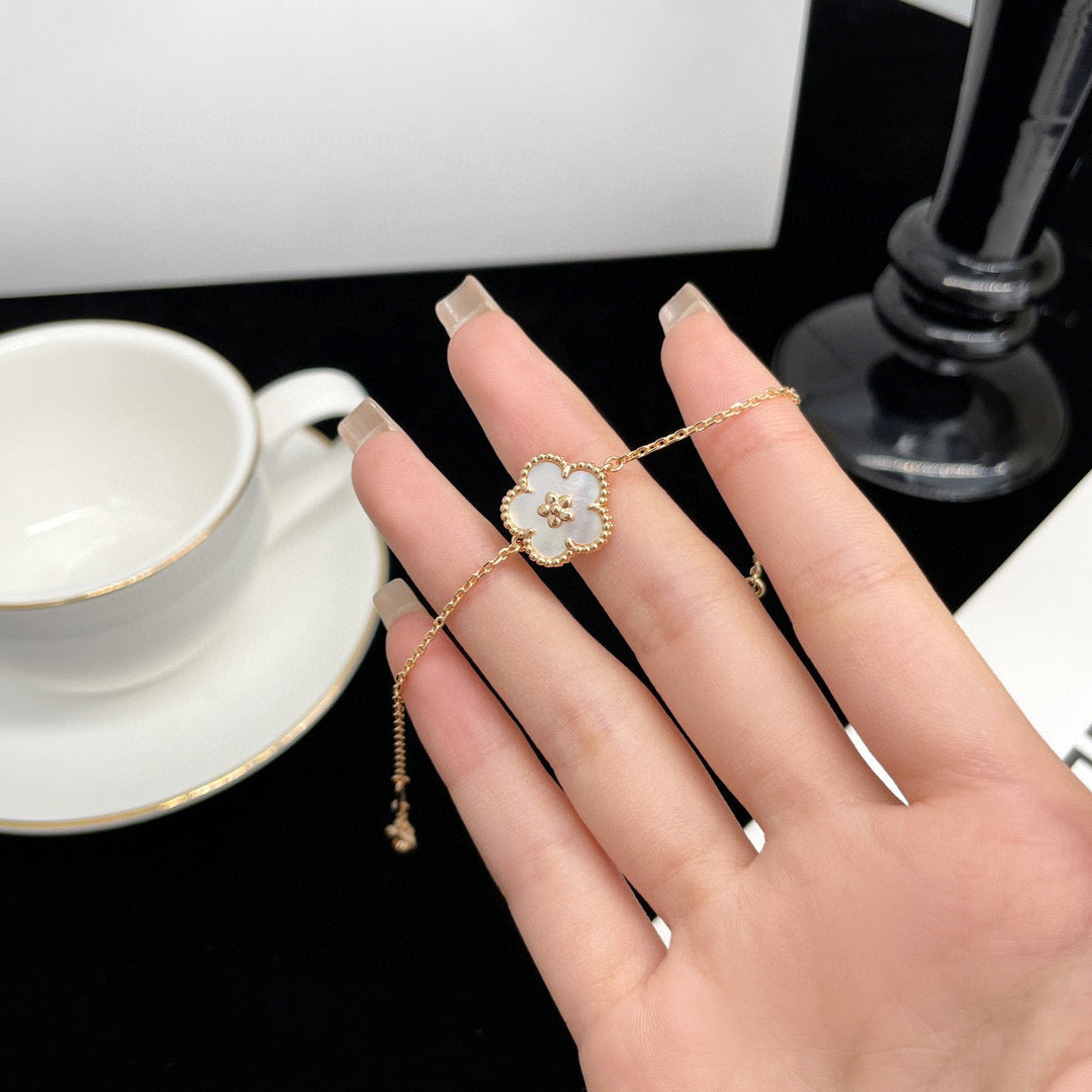 [Lumi Jewels]LUCKY  WHITE MOP  PLUM BLOSSOM NECKLACE