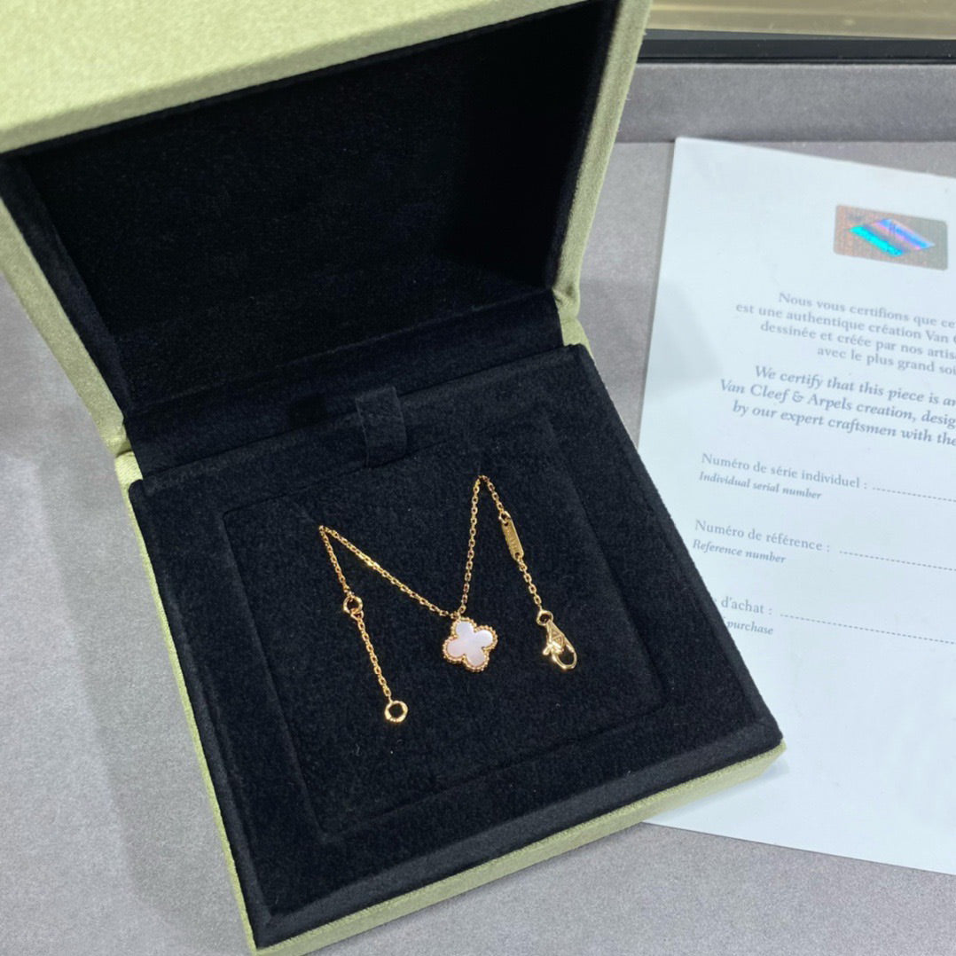 [Lumi Jewels]CLOVER 15MM PINK MOTHER-OF-PEARL SINGLE FLOWER NECKLACE